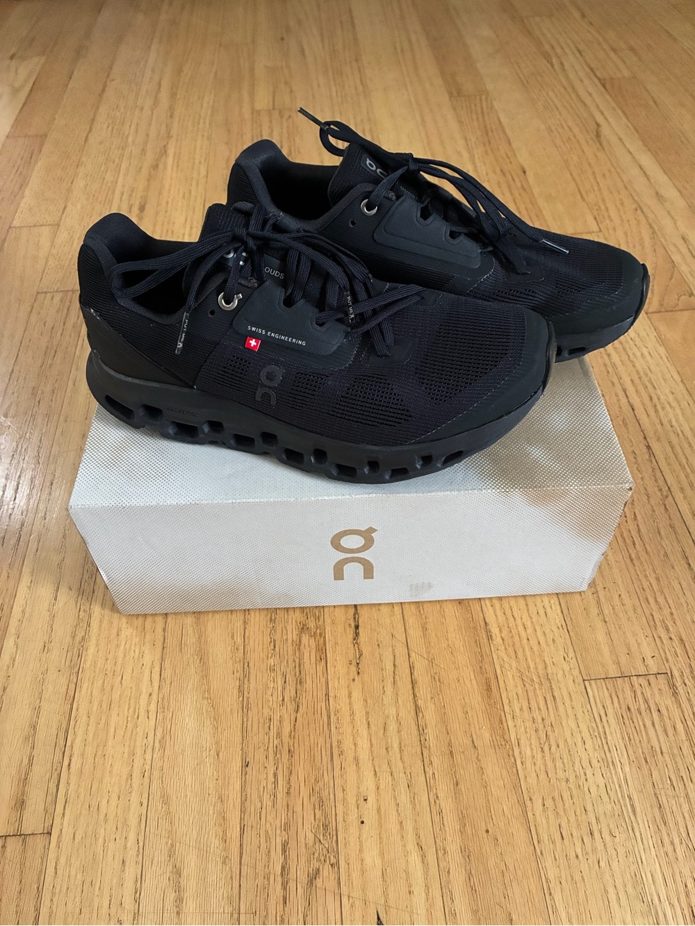 On Cloudstratus Women’s Black Athletic Running Shoes, size 7.5